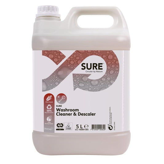 Ein weißer 5-Liter-Kunststoffbehälter mit Schraubverschluss und Griff, beschriftet mit "SURE Washroom Cleaner & Descaler Sanitärreiniger und Entkalker" von Diversey Deutschland GmbH & Co. OHG, mit Blasenmuster und englischer Aufschrift; ideal für die Reinigung im Sanitärbereich.