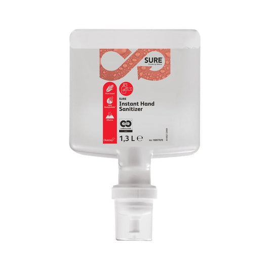 Ein rechteckiger 1,3-Liter-Behälter mit SURE Instant Hand Sanitizer von Diversey Deutschland GmbH & Co. OHG, mit einer Zapfpistole an der Unterseite und einem rot-schwarzen Etikett mit Symbolen für effektive Keimbekämpfung.