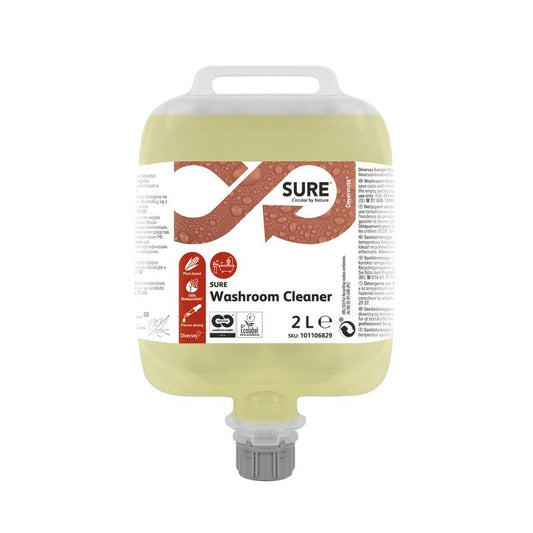 Ein 2-Liter-Kunststoffbehälter SURE Washroom Cleaner, Sanitärreiniger von Diversey Deutschland GmbH & Co. OHG, mit mehrsprachiger Anleitung, Sicherheitssymbolen, Produktinformationen auf dem Etikett und einem Schraubverschluss an der Unterseite.