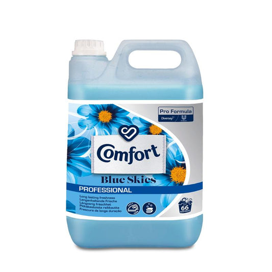 Ein 5L Kanister mit Auslaufartikel: Comfort Professional Blue Skies Weichspüler von Diversey Deutschland GmbH & Co. OHG, blaues Blumenetikett, weißer Schraubverschluss; hochwertiger Weichspüler mit lang anhaltender Frische für 66 Waschgänge.
