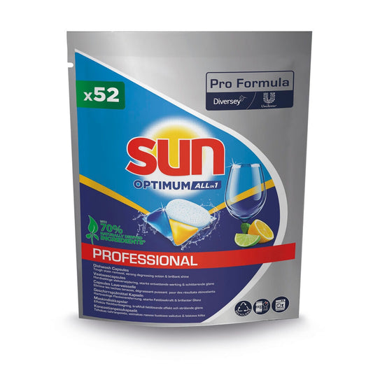 Ein silber-blauer Beutel mit der Aufschrift "Sun Professional Optimum All in One" von Diversey Deutschland GmbH & Co. OHG, mit einer Tablette, einem Weinglas und Zitrusscheiben. Die Packung enthält 52 Spülmaschinenkapseln mit Klarspüler und Salz. Die Produktinformation befindet sich am unteren Rand.