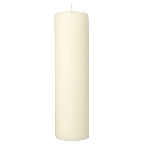 Die PAPSTAR Stumpenkerze mit Flachkopf Ø 80 mm in Elfenbein von der PAPSTAR GmbH steht aufrecht vor weißem Hintergrund.