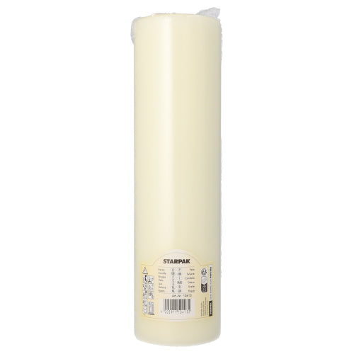 Eine PAPSTAR Stumpenkerze mit Flachkopf Ø 80 mm in Elfenbein von der PAPSTAR GmbH steht aufrecht und verfügt über ein flaches Design, ein Produktetikett in der Nähe der Basis und einen sichtbaren Docht an der Spitze.