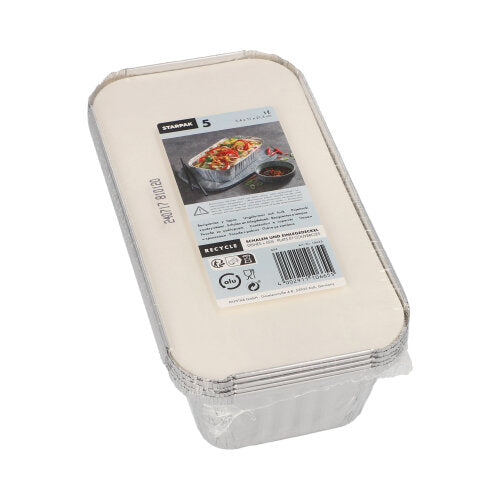Ein Stapel Starpak 5 Schalen, Alu + Einlegedeckel, PE-beschichtet eckig ist in Plastik eingewickelt. Das obere Etikett zeigt Produktinformationen, einen Barcode und ein Essensbild – perfekt für die Gastronomie.