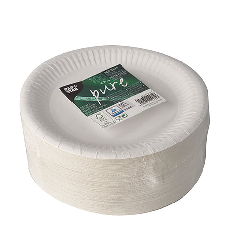 A stack of PAPSTAR 100 plates, cardboard "pure" round from PAPSTAR GmbH is packaged in plastic. The green-white label on top shows product info, recycling symbols, and the note "FSC-certified".