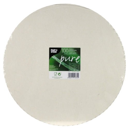 A stack of round, white PAPSTAR 100 “pure” cardboard cake boards, branded by the PAPSTAR GmbH, bears a green label indicating the quantity. The packaging is marked with symbols indicating foodservice quality and recyclability.