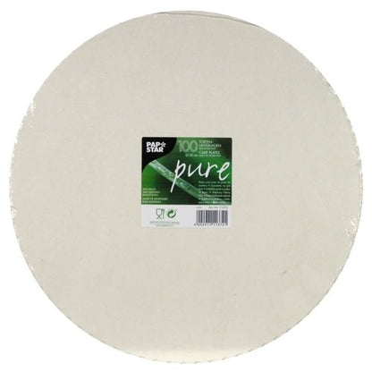 A stack of round, white PAPSTAR 100 “pure” cardboard cake boards, branded by the PAPSTAR GmbH, bears a green label indicating the quantity. The packaging is marked with symbols indicating foodservice quality and recyclability.