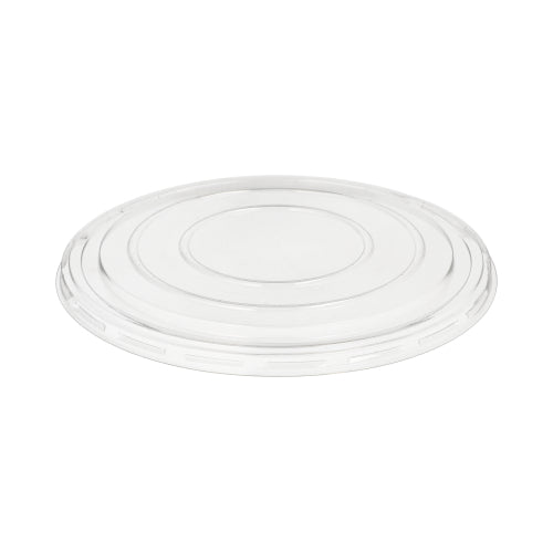 Auf weißem Hintergrund ist ein klarer, runder Starpak 50 Deckel für Salatschalen aus R-PET (Ø 18 cm, 1,5 cm) abgebildet. Die flache Mitte und die erhöhten Kanten sorgen für eine sichere Aufbewahrung Ihres Behälters. Inklusive Schrumpffolie (50 Stück).