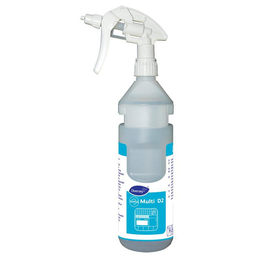 Eine 0,75L transparente Sprühflasche mit der Aufschrift "Flaschenkit Suma Multi-conc D2 conc" von Diversey Deutschland GmbH & Co. OHG, inklusive Spenderband; ideal als Nachfüllflasche für Divermite und DQFM Reinigungssysteme.