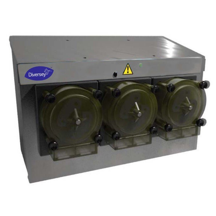 The Diversey L5000 Plus 3 x 600 pump with Tr8000L (1 piece) is a stainless steel device for industrial use, featuring three transparent compartments, buttons, the Diversey logo, and the yellow warning symbol. Compatible with the Tr8000L and L5000 Plus systems.