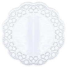 The PAPSTAR round doilies Ø 36 cm in white, ideal for cakes and pastries, feature a solid center and a delicate, wavy lace border. The set includes 6 pieces and is displayed flat on a white background.