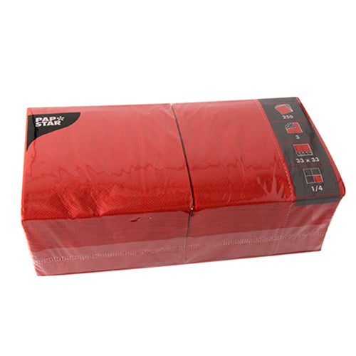 Abgebildet ist eine in Kunststoff verpackte Packung PAPSTAR GmbH 250 Servietten, 3-lagig 1/4-Falz. Die Verpackung hebt die Marke hervor und weist darauf hin, dass diese roten Servietten 33 x 33 cm groß sind und insgesamt 250 Stück enthalten.