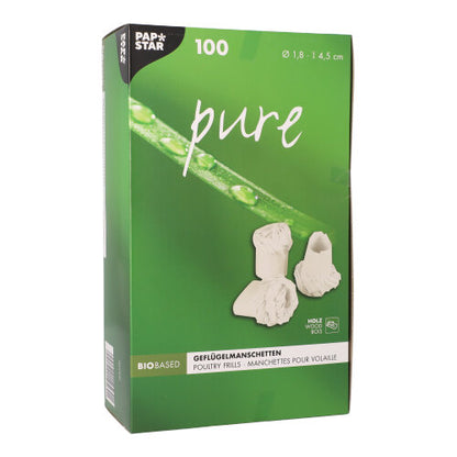 Eine grüne Schachtel der PAPSTAR GmbH mit der Aufschrift "pure" enthält 100 weiße Geflügelmanschetten (1,8 cm), ideal für festliche Geflügelgerichte. Die deutsch/französische Verpackung zeigt zwei Rüschenbilder, einen grünen Stiel mit Wassertropfen und die Produktmaße.