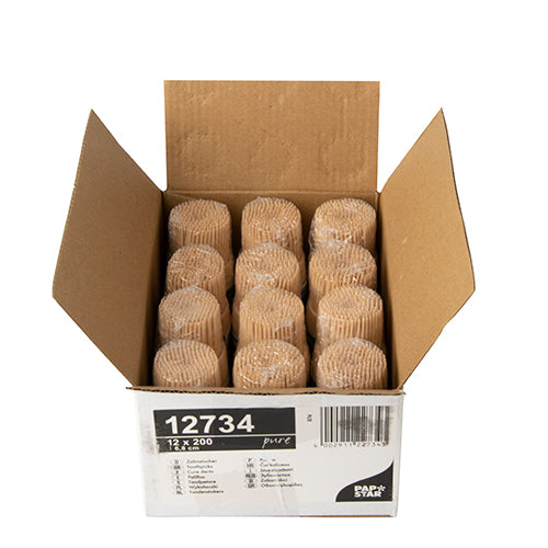 An open carton with twelve stacks of brown paper baking cups, each wrapped in plastic, stands next to a toothpick dispenser "pure" round (6.8 cm) from PAPSTAR GmbH (200 pieces) in a wooden holder and helps with kitchen organization.