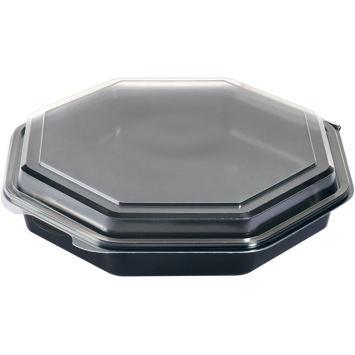 Der Octaview® Schwarz/Transparent PS 230x230x50 Takeout-Behälter der Duni GmbH, hier geschlossen auf weißem Grund, hat einen schwarzen Boden und einen klaren achteckigen Deckel für klare Sicht auf den Inhalt. Packung: 190 Stück.