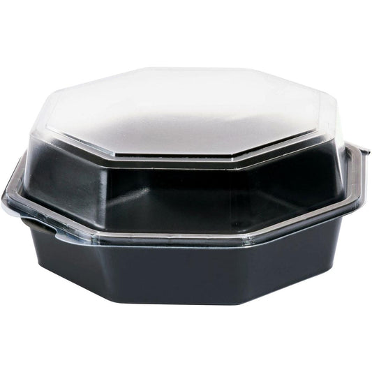 Abgebildet ist eine geschlossene Octaview® Schwarz/Transparent PS 190x190x80 Aufbewahrungsbox der Duni GmbH auf Weiß. Diese sechseckigen Boxen bieten eine stilvolle und sichere Aufbewahrung von Lebensmitteln mit einem schwarzen Boden und einem transparenten Deckel. Packung: 270 Stück.