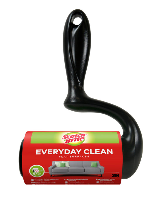 Ein Scotch-Brite™ Everyday Clean Fusselroller mit schwarzem Griff von 3M Deutschland GmbH für flache Oberflächen, mit einem roten Etikett mit "56 Blatt", "1/Packung" und dem 3M-Logo.