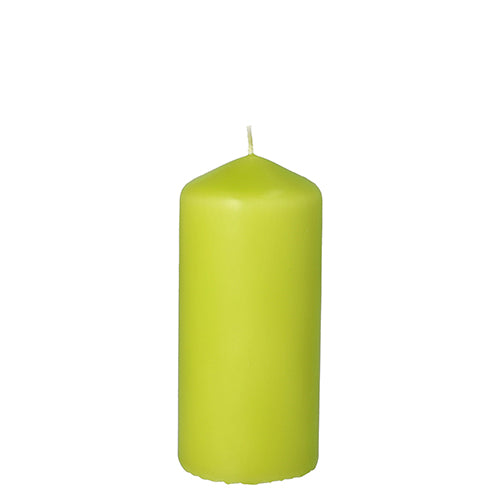 Eine massive, zylindrische Stumpenkerze der PAPSTAR GmbH Ø 60 mm, 130 mm in Hellgrün mit flachem Boden und kleinem Docht in der Mitte steht aufrecht vor einem schlichten weißen Hintergrund.