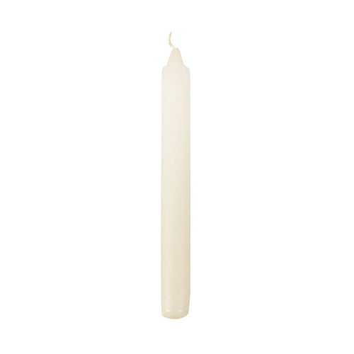 Eine einzelne, unbeleuchtete Starpak Tafelkerze (Ø 2,1 cm, 19,6 cm) aus hochwertigem Wachs steht aufrecht vor schlichtem weißen Hintergrund – ideal für festliche Tischdekoration.