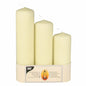 The Starpak 3 fireplace and lantern candles Ø 70 mm ivory pack (3 pieces) contains three ivory candles with visible wicks, grouped in a branded cardboard holder with product details to ensure a clean burn.