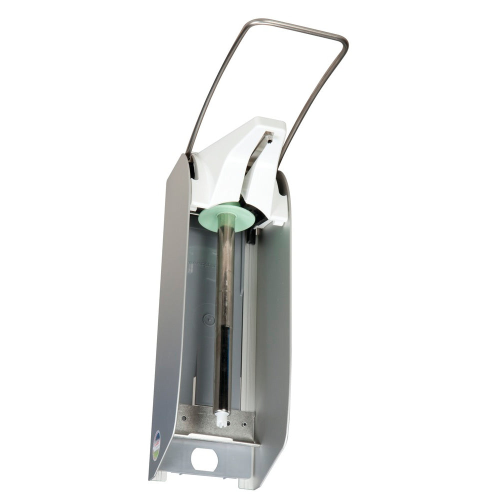 Der Soft Care Man Spender Aluminium von Diversey Deutschland GmbH & Co. OHG ist ein wandmontierter Spender mit langem Metallhebel und sichtbarem Nachfüllbehälter, kompatibel mit 1L Euroflaschen.