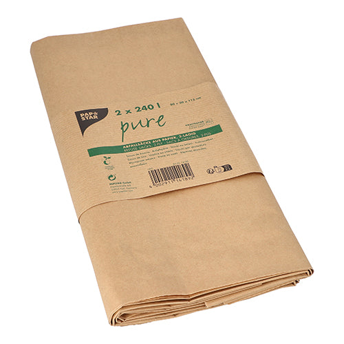 Ein gefalteter Stapel PAPSTAR 2 Abfallsäcke aus Papier "pure" 240 l, braun, 2-lagig (115x80x30 cm) der PAPSTAR GmbH in einer Kraftbanderole beschriftet mit Produktinfos und Recyclingsymbolen.