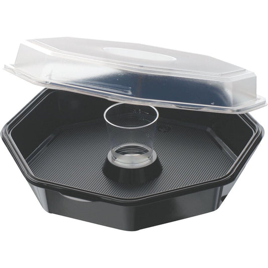 Das Octaview® mit Glas Schwarz / Transparent PS von Duni GmbH präsentiert Speisen stilvoll mit klarem Dip-Becher in der Mitte und teilweise transparentem Deckel auf schwarzem, achteckigem Serviertablett.