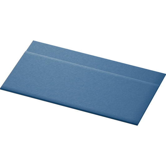 Eine Duni GmbH Zelltuchserviette, 33 x 32 cm, 1-lagig, dunkelblau mit Spenderfalz liegt flach auf einer weißen Fläche; Teil einer Packung von 750 Servietten.