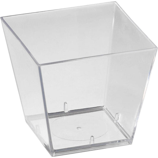 Eine klare, quadratische Duni GmbH Transparente PS Box (47x47x45 mm), Packung mit 100 Stück, leer dargestellt mit leicht abgeschrägten Seiten auf weißem Hintergrund.