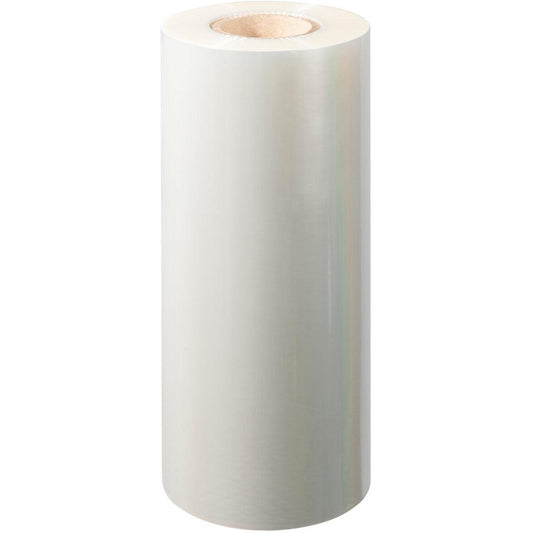 Eine große, stehende Rolle Universalfolie kein Antifog universal von Duni GmbH mit Pappkern aus klarem Kunststoff, fotografiert vor weißem Hintergrund.