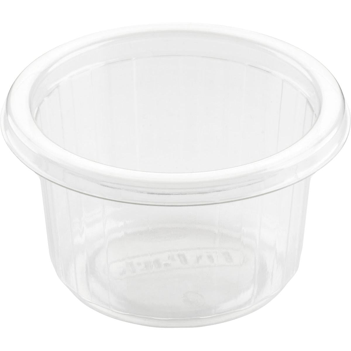 Der Duni GmbH Dressingbecher Fixpack Transparent APET 80x80x46 mm (Packung 50 Stück) ist ein kleiner, gerippter, breitrandiger Behälter, ideal für Saucen oder Gewürze, leer auf weißem Hintergrund dargestellt.