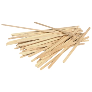 Mehrere Rührstäbchen, Holz der Marke Abena Re-Seller GmbH liegen verstreut auf weißem Hintergrund. Die dünnen, flachen Stäbchen mit abgerundeten Enden eignen sich ideal für die Küche.
