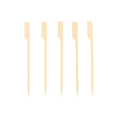 Fünf PAPSTAR 250 Fingerfood - Spieße "pure" der PAPSTAR GmbH mit flachen, abgewinkelten Holzenden sind vertikal und gleichmäßig vor weißem Hintergrund angeordnet - ideal für Ihr nächstes Partybuffet oder Fingerfood-Präsentation.