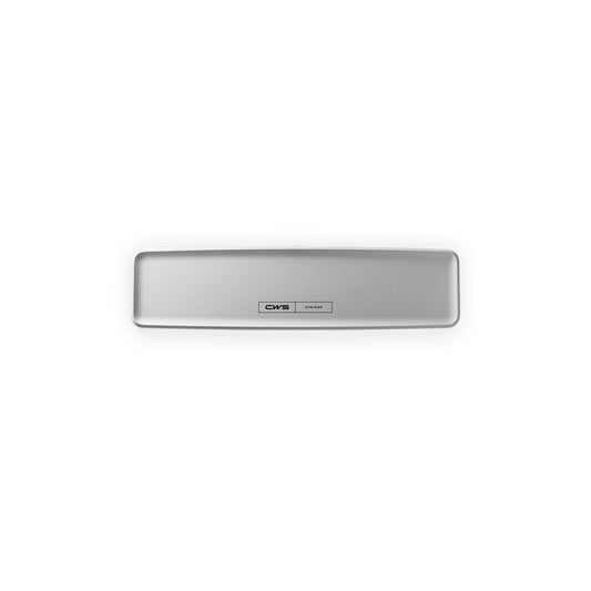 Ein schlichter, rechteckiger, silberner Rückspiegel mit schwarz-weißem "CMS"-Logo und "System"-Label, fotografiert auf weißem Hintergrund, erinnert an das Design des CWS PureLine Frontpanels für PureLine Air Bar von CWS.