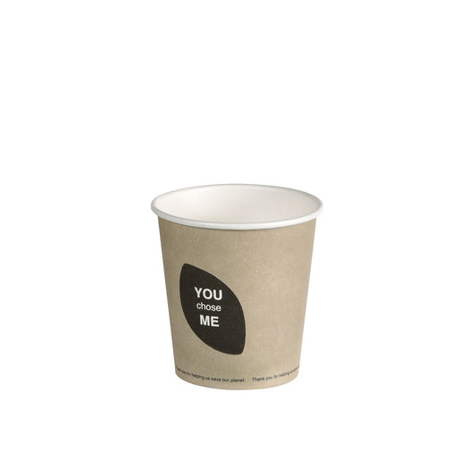 Ein leerer "Thank You Becher, PAP/PLA Bedruckt" von Duni GmbH, braun mit schwarzem Blatt-Design und weißem Text "YOU chose ME", steht vor neutralweißem Hintergrund.