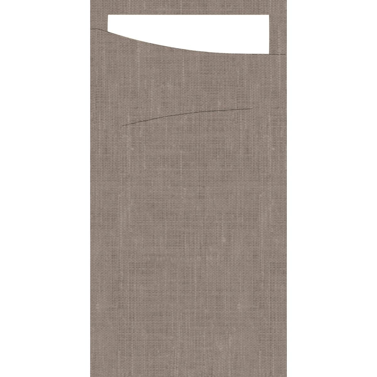 Das Sacchetto Dunisoft 230 x 115 mm der Duni GmbH hat einen hellbraunen, strukturierten Stoff, eine rechteckige weiße Form am oberen Rand und eine dünne schwarze geschwungene Linie unterhalb der Mitte, die an eine Geschenkverpackung erinnert.