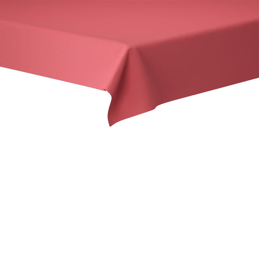 Nahaufnahme eines rechteckigen Tisches mit einer unifarbenen rosa Duni GmbH Evolin-Tischdecke 127 x 127 cm, die eine Ecke zeigt, in der sich der strapazierfähige Stoff vor weißem Hintergrund sanft über die Kante zieht.