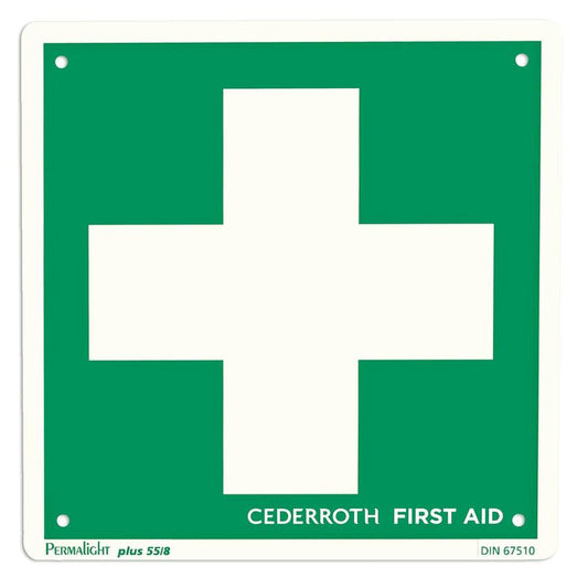 Ein grünes Rettungsschild - Kreuz von Orkla Wound Care AB mit einem großen weißen Kreuz in der Mitte; unten links sind die Produktangaben und unten rechts ist "CEDERROTH FIRST AID" abgebildet. Die Packung enthält 1 Stück.