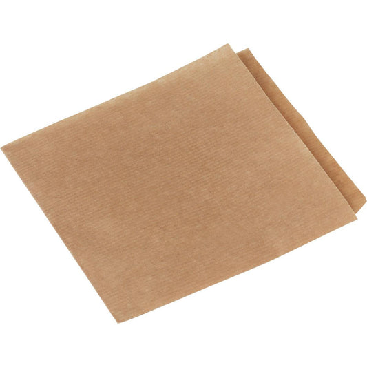 Ein einzelnes gefaltetes Snack-Papier Braun Papier/PE Serviette von Duni GmbH wird auf einem weißen Hintergrund dargestellt und zeigt seine strukturierte Oberfläche, fettbeständige Merkmale und sichtbare Kanten.