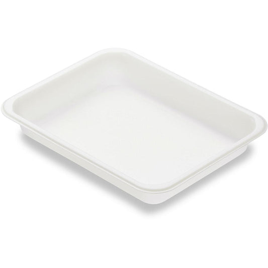 Die rechteckige, weiße Siegelschale Caterline Biokunststoff 227x178 von Duni GmbH mit flachem Rand ist ideal als nachhaltige Lebensmittelverpackung und wurde vor weißem Hintergrund fotografiert.