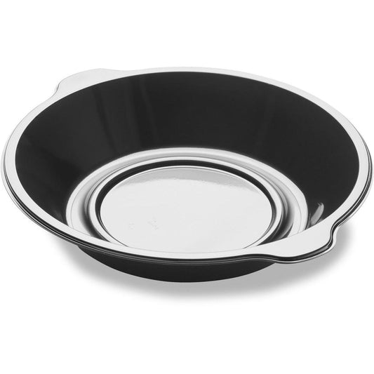 Eine runde, metallische Rührschüssel mit Ausgießer steht neben einem schlanken DF Pearl M1 - 1-geteilt 1 Schwarz PP Ø220x42 Teller der Duni GmbH (Packung 320 Stück), beide auf weißem Grund.