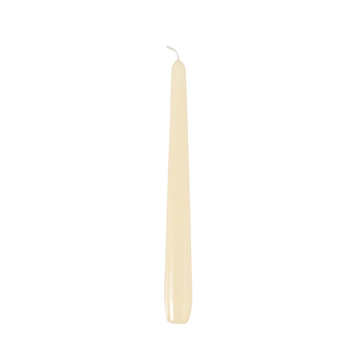 Eine einzelne, unbeleuchtete Starpak 50 Leuchterkerze Ø 2,2 cm - 25 cm steht aufrecht vor einem schlichten weißen Hintergrund.