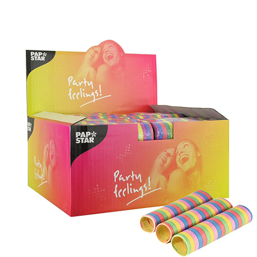 Ein farbenfroher Displaykarton der PAPSTAR GmbH mit der Aufschrift „PAP STAR Partygefühle!“ enthält mehrere gerollte PAPSTAR 3 Luftschlangen 4 m. Auf der Vorderseite sind drei Luftschlangen abgebildet, die Box zeigt lachende Menschen und hochwertige Dekorationen.