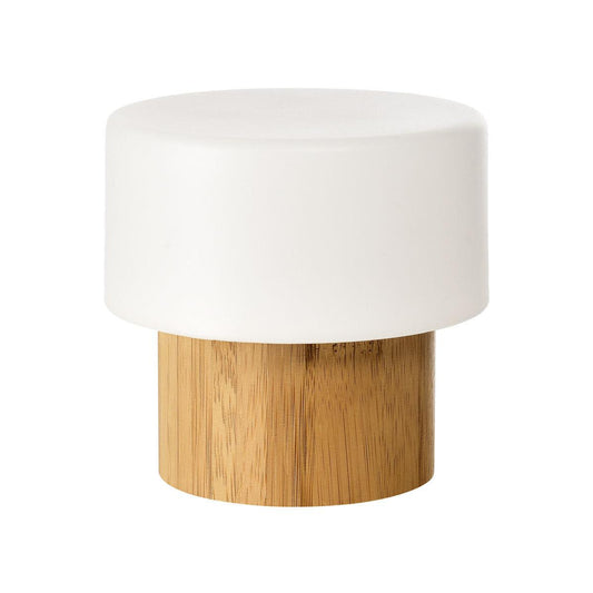 Die LED Lampe Good Konzept Sister 110 x 110 mm von Duni GmbH aus Bambus mit weißem Schirm bietet moderne Beleuchtung - perfekt für jeden Raum. Die kompakte Lampe wird als Einzelstück geliefert. Ideal für stilvolle, schlichte Einrichtung.