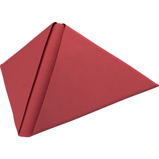 Ein roter Dunilin-Servietten 40 x 40 cm 1/4 Falz der Duni GmbH ist vor weißem Hintergrund zu einer dreieckigen, pyramidenartigen Form gefaltet und zeigt sein hochwertiges Gewebe mit einem dezenten Strukturmuster.
