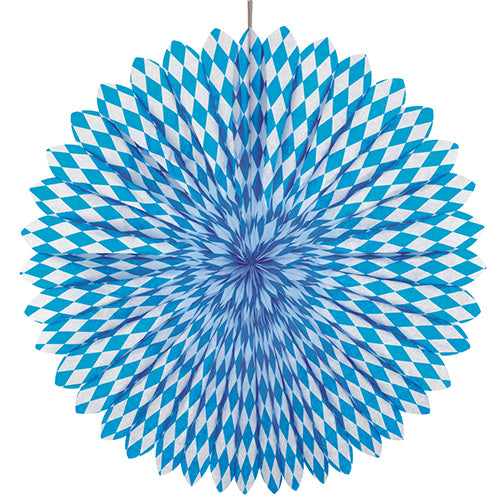 Der PAPSTAR Dekofächer Ø 75 cm „Bayrisch Blau“ von der PAPSTAR GmbH zeigt ein blau-weißes Rautenmuster mit der bayerischen Flagge, ist schwer entflammbar, lässt sich vollständig rund öffnen und hängt an einer oberen Schnur. Beutel (1 Stück).