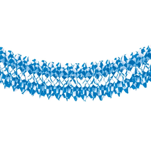 Die PAPSTAR Großraumgirlande, Papier schwer entflammbar Ø 25 cm · 10 m von der PAPSTAR GmbH verfügt über ein blau-weißes Rautenmuster – ideale Dekoration, die gleichzeitig aus Sicherheitsgründen schwer entflammbar ist.