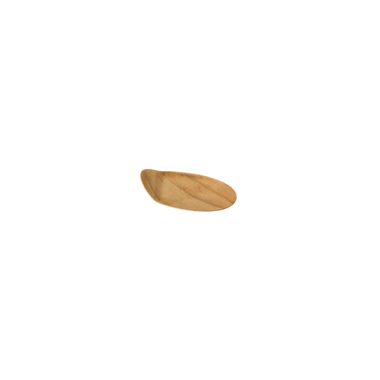Ein kleiner, ovaler umweltfreundlicher Löffelrest mit glatter Oberfläche, ideal für den Duni GmbH breiter Löffel Holz 64 mm Beige Holz 64 | Packung (100 Stück), präsentiert auf weißem Hintergrund.