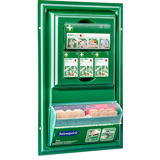 Die Cederroth mini erste-hilfe-platte von Orkla Wound Care AB ist eine grüne, an der Wand montierte Erste-Hilfe-Station mit bebilderter Anleitung, Fächern für Verbrauchsmaterial und einer transparenten Abdeckung mit Salvequick-Klebebinden.
