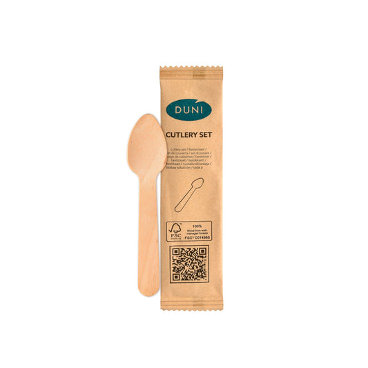 Ein 1/1 Kaffeelöffel 110 mm aus Holz von Duni GmbH liegt neben einer einzeln verpackten, natürlichen Papiersleeve mit Recycling-Symbol und Nachhaltigkeitsinfos auf weißem Hintergrund. Die Packung enthält 250 Stück.